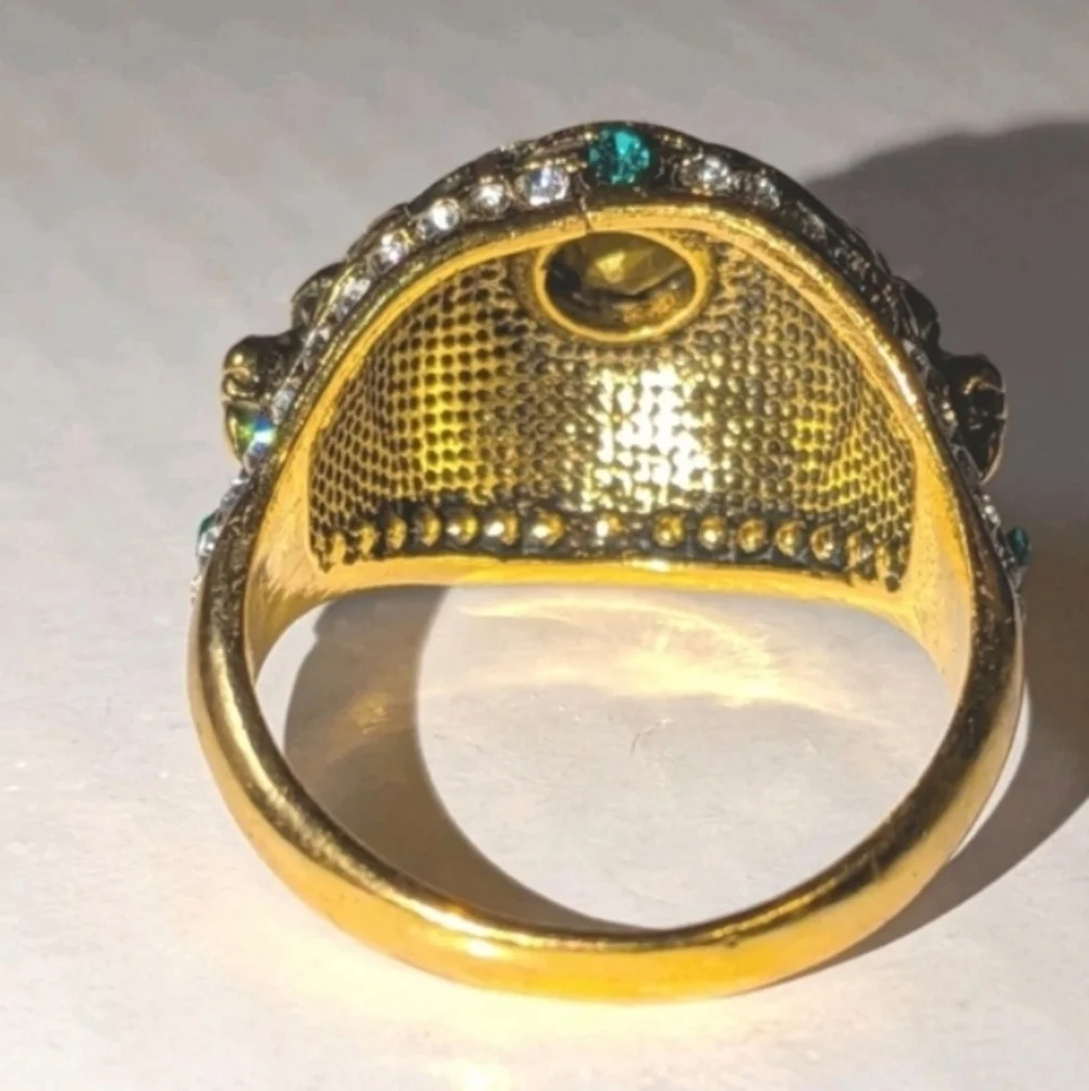 Elegant Golden Lion and Green Gemstone Mens Ring Sz 10